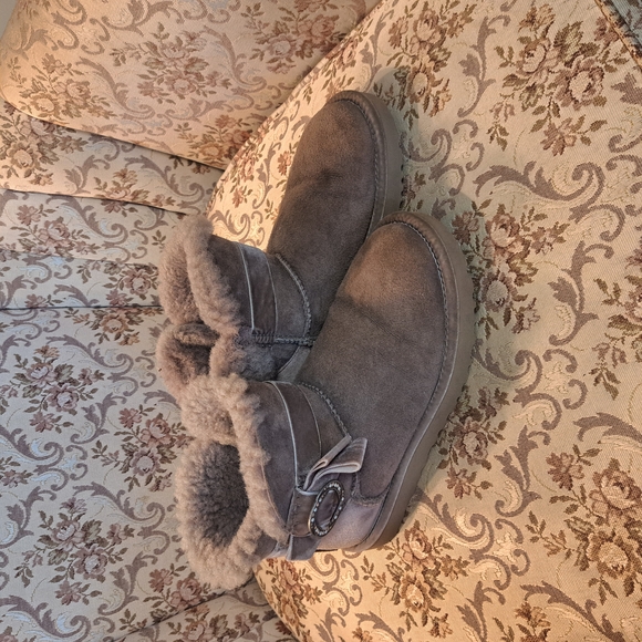 UGG Broche Karlie Short Suede Booties Rhinestone Bow - Picture 3 of 6